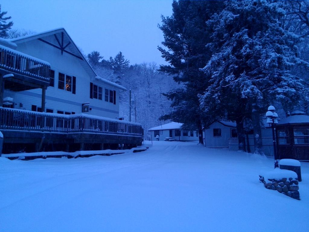 Little Hawk Resort & Marina Algonquin Highlands Exterior foto