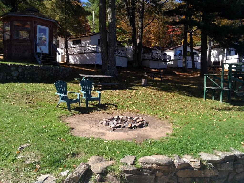 Little Hawk Resort & Marina Algonquin Highlands Exterior foto